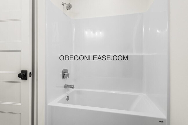 Building Photo - Gorgeous New Construction in Brand New Veneta Subdivision