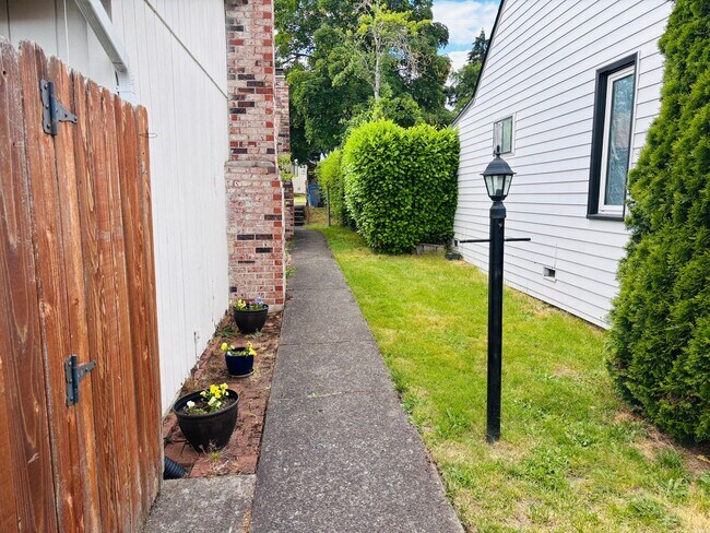 Building Photo - Bright 2 BR Carter Park Living with Fireplace, Carport, and Tons of Storage!