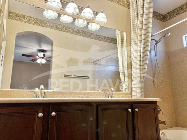 Building Photo - 1090 S Maverick St