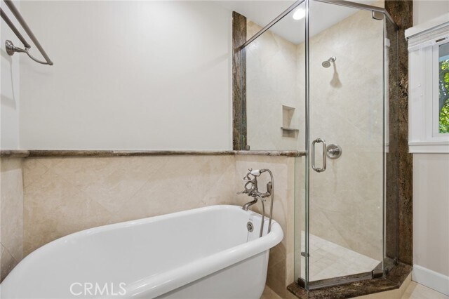 Building Photo - 1840 Temple Hills Dr