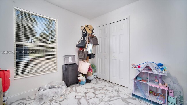 Building Photo - 4081 14th Ave SE