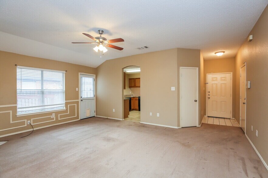 Building Photo - 908 Fenway Ln