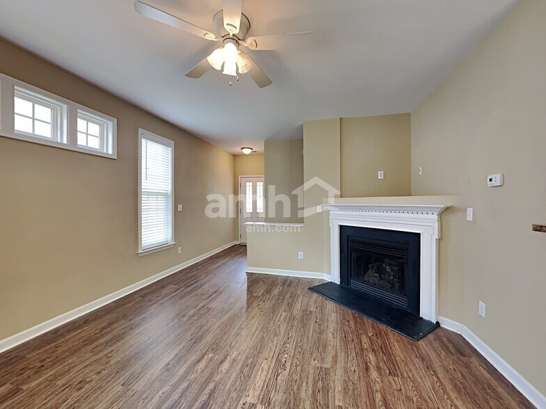 Building Photo - 204 Marino Pl