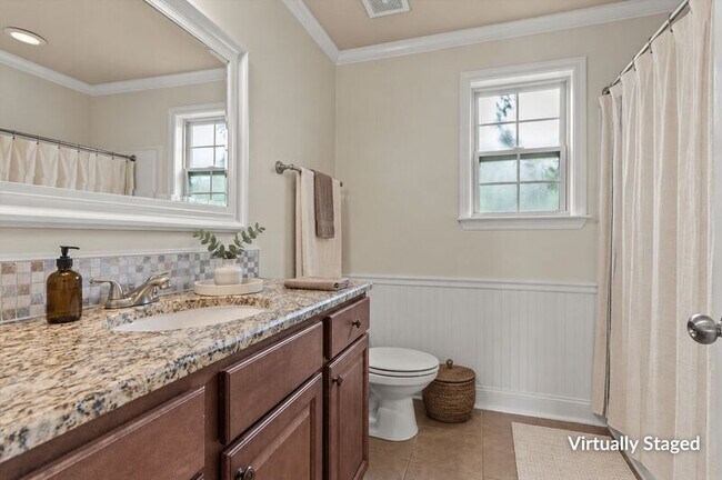 Building Photo - 2525 Millwood Cir SE