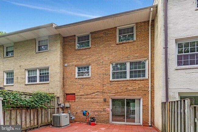 Building Photo - 14707 Bentley Square