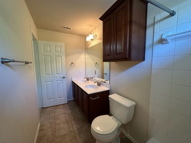 Building Photo - Wonderful home is South Austin. Great loca...