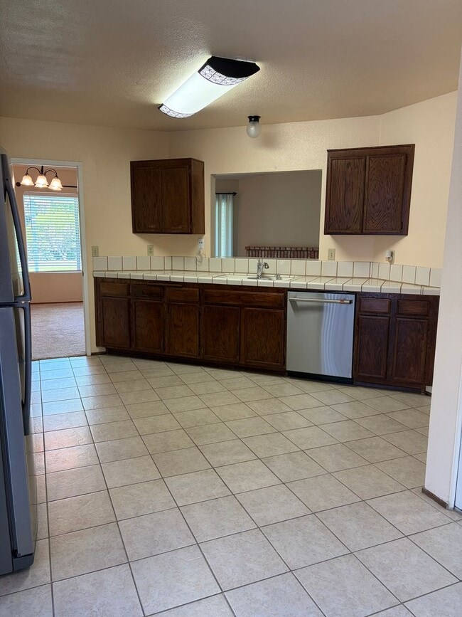 Building Photo - 757 Sunningdale Dr