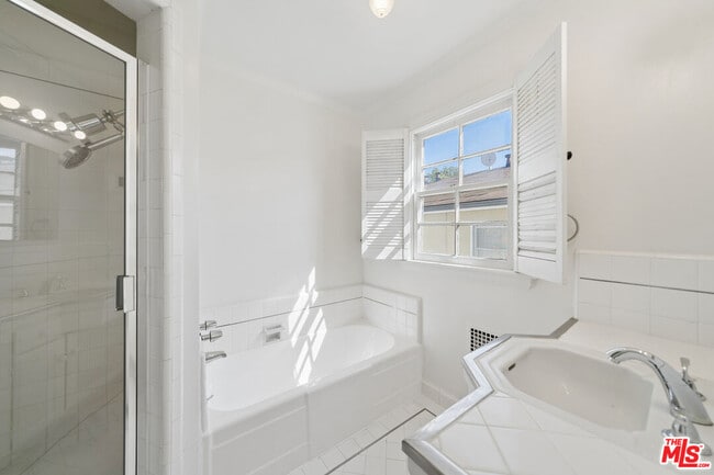 Building Photo - 1284 S Beverly Glen Blvd