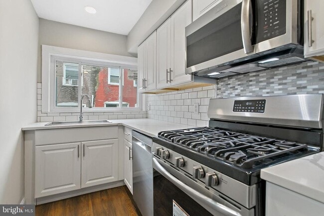 Building Photo - 7158 Radbourne Rd
