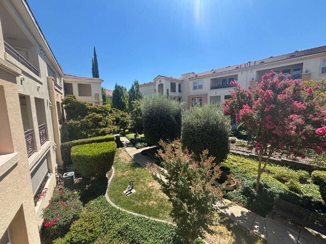 Building Photo - MOVE IN SPECIAL!! $500 OFF ONE MONTH'S RENT IF YOU MOVE IN BY 9/4.