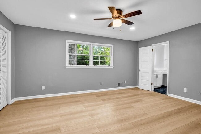 Building Photo - 4260 Bonaparte Dr