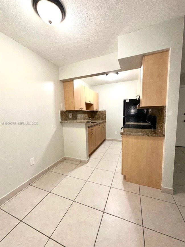 Building Photo - 10786 N Kendall Dr