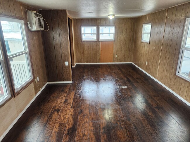 Building Photo - ***1 BD 1 BA Mobile Home Available in Namp...