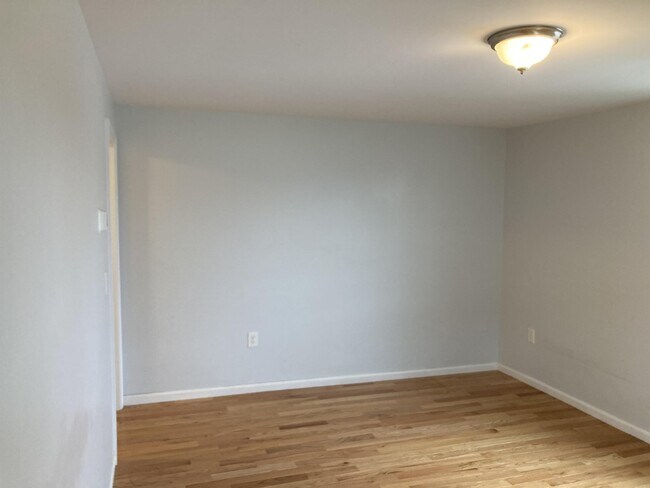 Building Photo - 155 Farm Ln