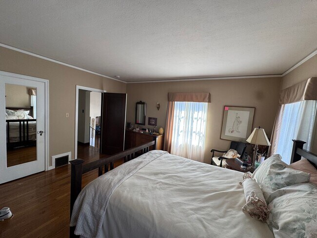 Building Photo - Spacious Spanish-Styled 3Bed/2Bath SFH For Rent in the Desirable City of Alameda, Ca!!!