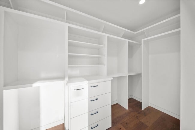 Building Photo - 2904 Westhill Dr