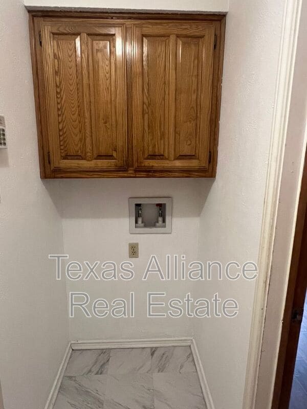 Building Photo - 741 Sparrow Ln