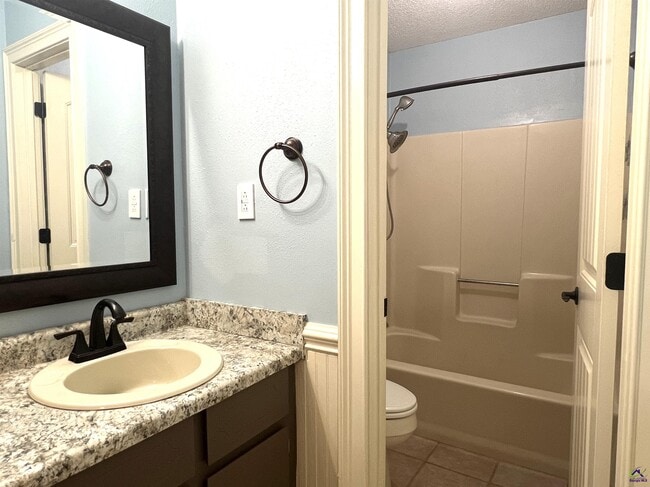 Building Photo - 108 Turtle Dove Ct