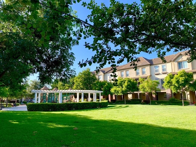 Building Photo - Perfect Shape Large 3 Story Single Family ...
