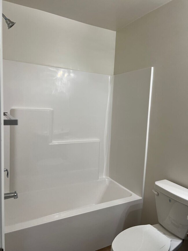 Building Photo - NEW 3 bed/2 bath with 1 car garage for lea...