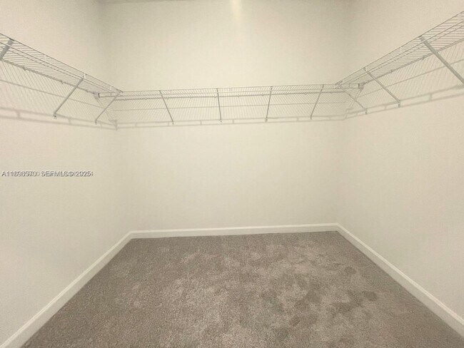 Building Photo - 2647 SE 8th Ct