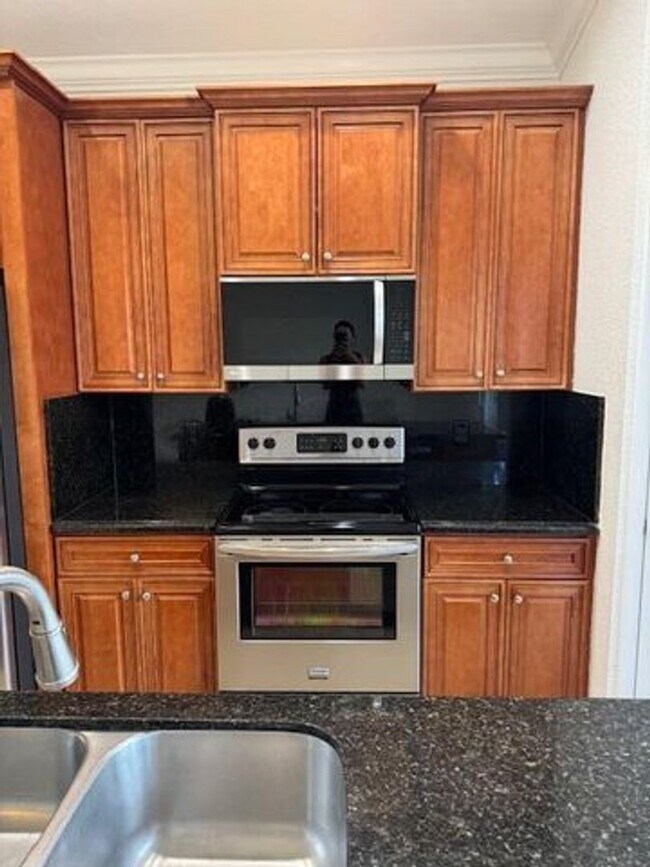 Building Photo - 3201 John's Pl