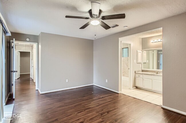 Building Photo - 5607 Circlegate Dr