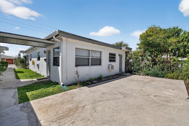 Building Photo - 1172 W 34th St