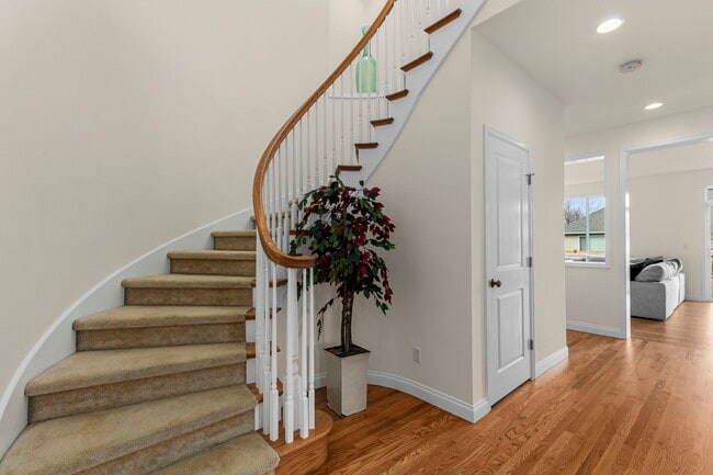 Building Photo - 35908 SE Sandalee Ct