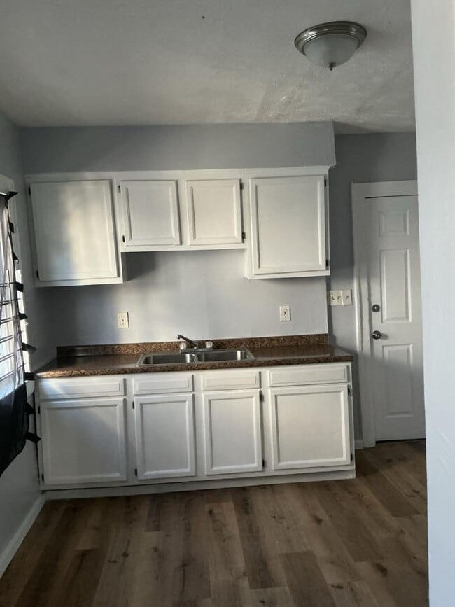 Building Photo - 9405 Gibson Ave