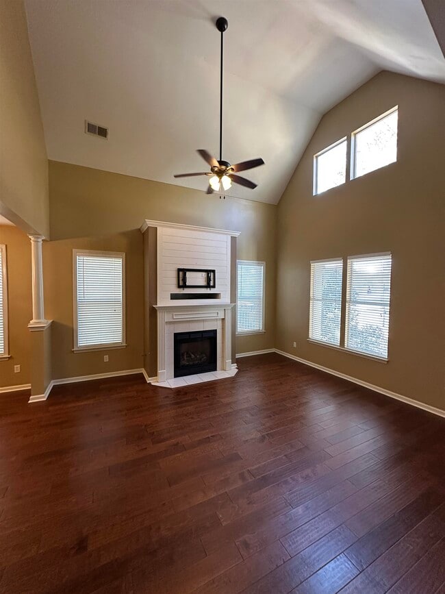 Building Photo - 1354 Island Pl E