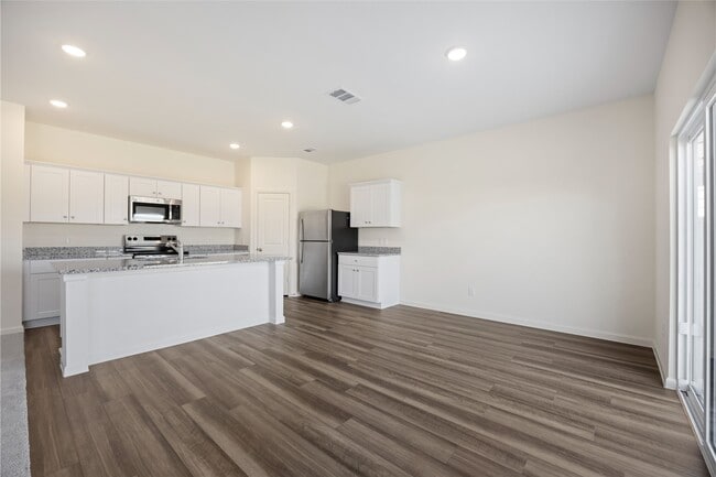 Building Photo - 8215 Vacek Xing Wy