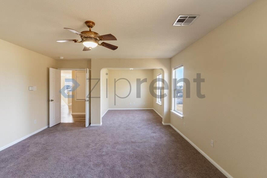 Building Photo - 498 Crossland Dr