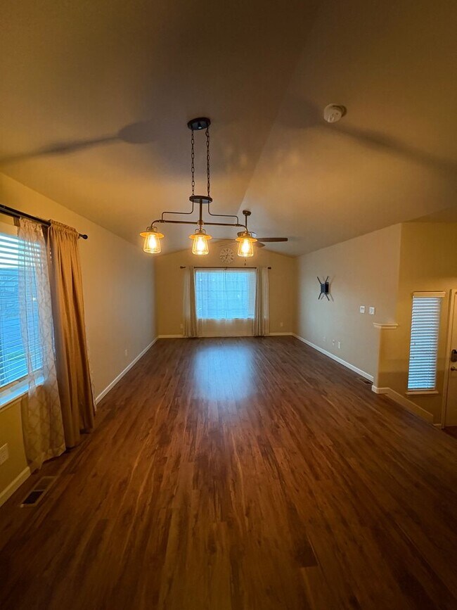 Building Photo - Lovely 3 bedroom/3 car tandem garage home in Lorson Ranch