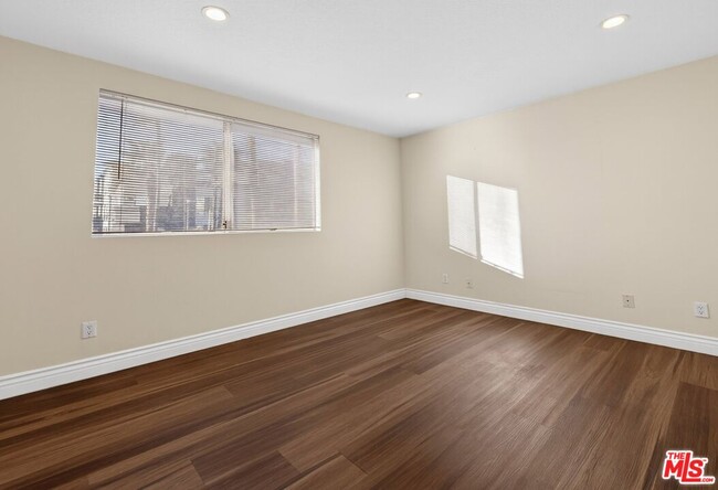 Building Photo - 11063 Cumpston St