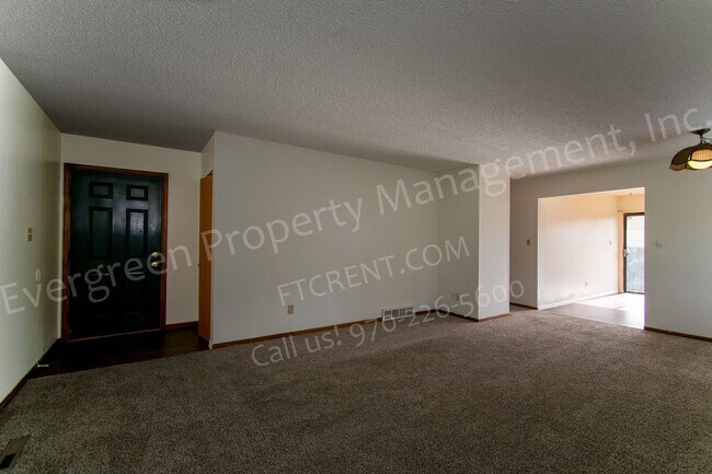 Building Photo - 704 Ponderosa Dr