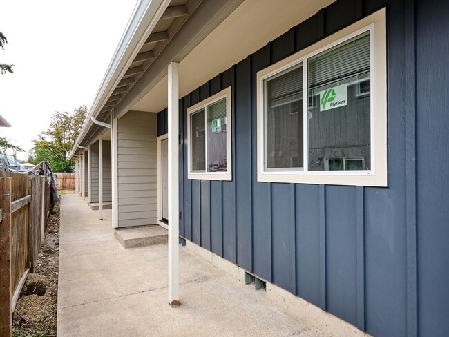 Building Photo - 1816 SW 17th Ave