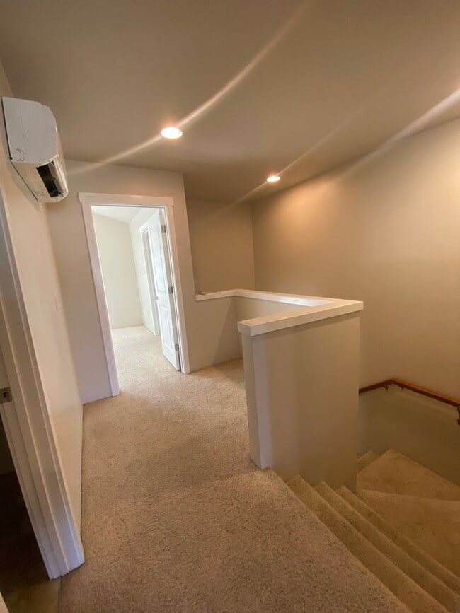 Building Photo - Rare Liberty Lake Townhome in Rocky Hill – 3 Bed, 2.5 Bath End Unit Available July 15th