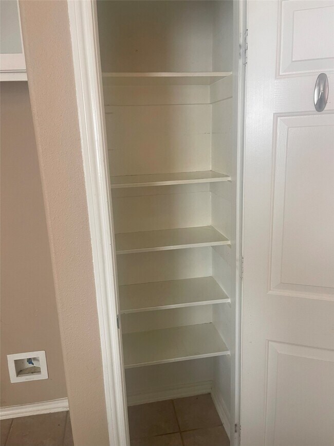 Building Photo - 5815 Vinemont Ln