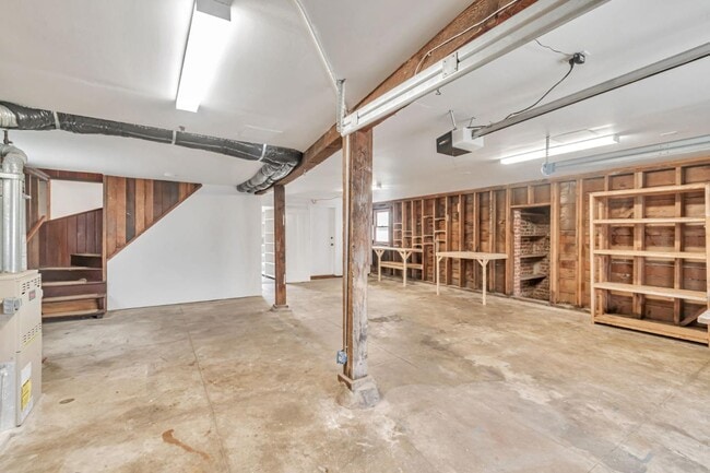 Building Photo - 2356 33rd Ave