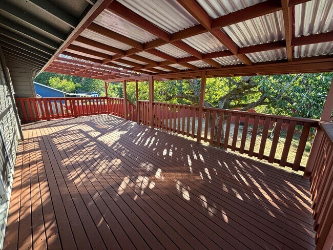 Building Photo - 2248 Madrona Dr SE