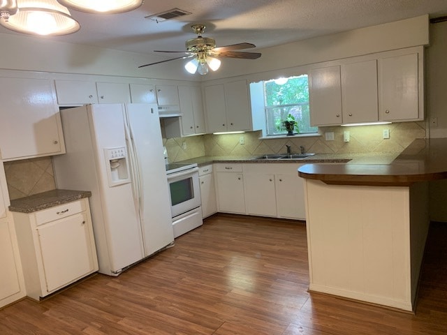 Kitchen side view - 5005 Ash Ct