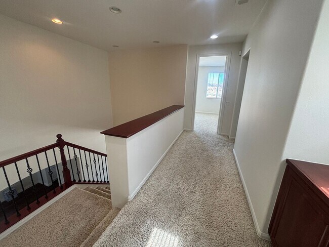 Building Photo - 2307 Thorncroft Cir