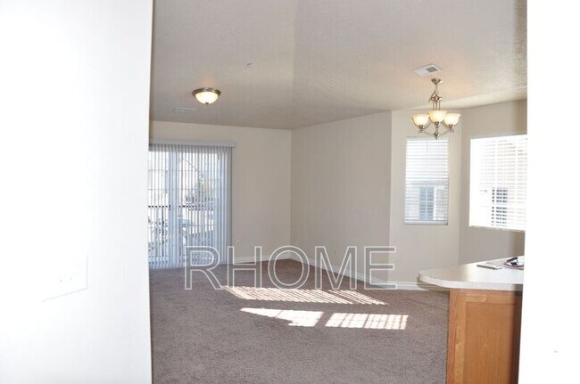 Building Photo - 1705 Westbury Way