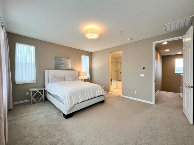 Building Photo - Modern Four-Bedroom Napa Home