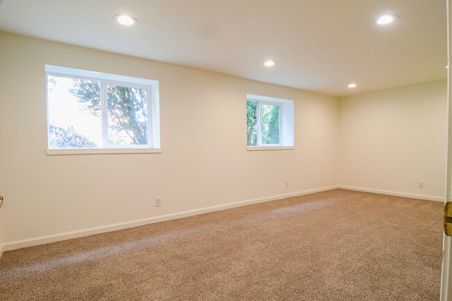 Building Photo - Magnolia 4 bedroom