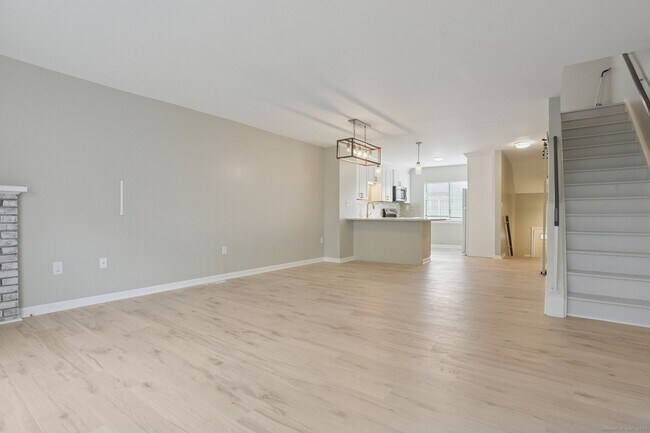 Building Photo - 335 Monticello Dr