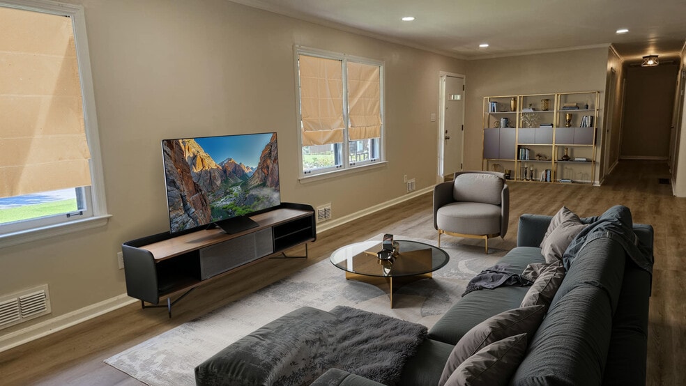 Building Photo - 2835 Hayden Dr