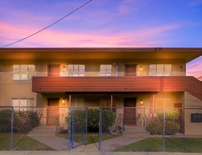 Building Photo - 3802 Shafter Ave