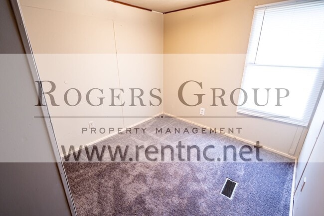 Building Photo - 112 Enchanted Dr